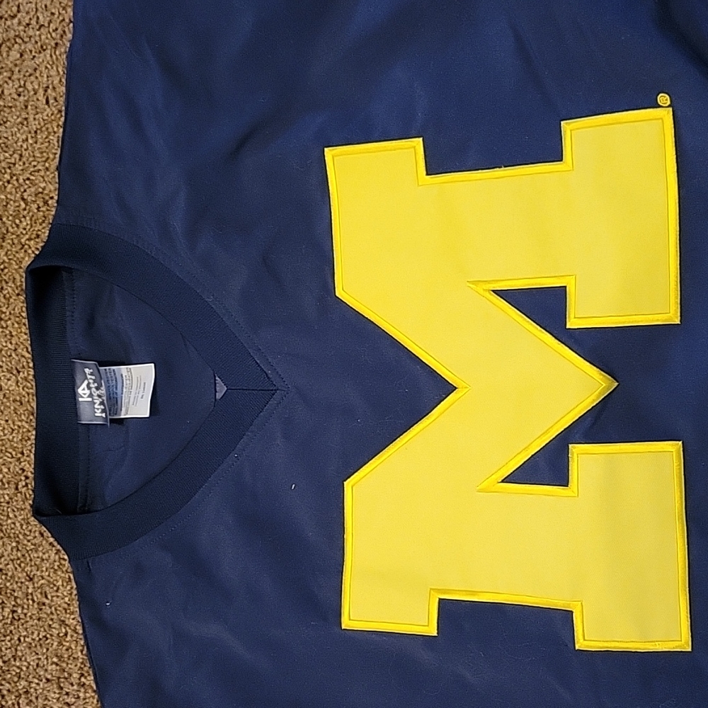 Sweatshirt - Picture 2 of 3